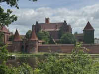 Blick über die Nogat auf Teile der Burg