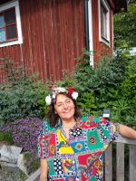 Olga mit Blumenkranz 