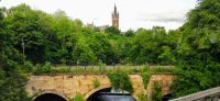 050 Glasgow, Brücke über den Fluss Kelvin mit Uni-Turm 
