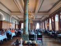 Abendessen  in 2100 m Höhe.