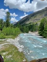Flussüberquerung im Val Roseg