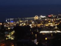 Blick von der Hotelterrasse der Quinta Mirabela auf das nächtliche Funchal