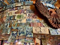 In Larry’s Pub gibts auch ein Pool-Tisch