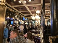 Im Pub in Victoria ist gut tanzen