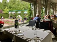 High Tea wird im Herrenhaus serviert 