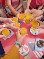 Anstoßen mit hausgemachten Poncha am Ende unserer Wanderung/Madeira