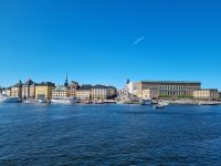 Blick von der Insel Skeppsholmen zur Altstadt Gamla Stan und dem Königlichen Schloss