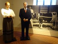 ... mit Wachsfiguren - sehr anschauliche Darstellung des Lebens im Schloss