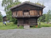 alter traditioneller norwegischer Speicher in Block-Balken-Bauweise (Sog.