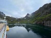 Wir fahren in den Trollfjord hinein