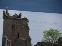 Urquhart Castle - da schwimmt doch Nessie im Hintergrund?!?