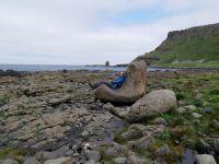 Sitzmöbel am Giant's Causeway - oder Fionns auf seiner Flucht vor Benandonner verlorener Stiefel 