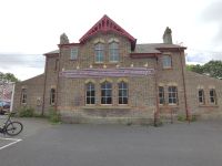 Bahnhof von Llanfair - Straßenseite