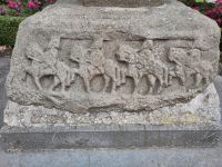 Reiterkrieger auf der Basis des Hochkreuzes von Kells 