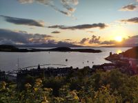 Oban und die Inseln Balliemore (vorne) und Mull (hinten) von MacCaig's Tower 