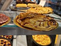 Lyon -Markthalle - Apfelkuchen in verschiedenen Variationen