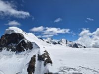 276 Zermatt - auf dem Kleinen Matterhorn - Blick zum Breithorn - Viele Bergsteiger sind unterwegs