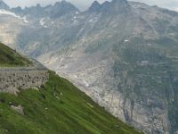 358 Fahrt über den Grimselpass - Blick zum Bett des Rhonegletschers und der Furkapssstraße