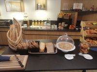 Frühstücksbuffet im Novotel Hotel in der Nähe von Schloss Fontainebleau