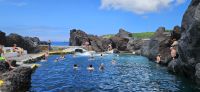 Insel Faial, Badespass in den Becken von Varadouro