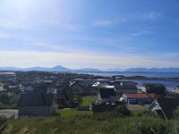 Bud badet sich in Sonnenstrahlen 