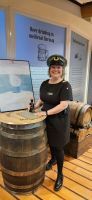 Postmeisterin Susanne bei der Polarkreisüberquerung auf MS Trollfjord 