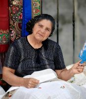 Eine Straßenverkäuferin in Brasov