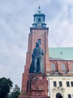 Tag 2 - Denkmal für den ersten König Polens vor der Kathedrale in Gnesen 