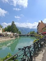 Blick auf den Schiffsanleger von Annecy