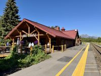 3. Tag – Banff bis Jasper – Am Bahnhof von Lake Louise