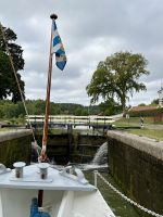 Einfahrt in die erste Schleuse