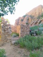 Baga-Gazryn-Chuluu Felsen, Ruine eines steinernen Tempels