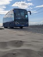 Barriererfreier Bus an der Küste