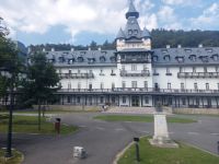 2025_BG-RO_ Fahrt durch den Kurort Căciulata,