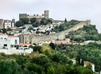 Obidos mit charakteristischer Stadtmauer