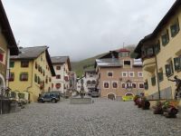 090 Engadinrundfahrt - Spaziergang durch Zuos mit typischen Engadiner Häusern ganz traditionell