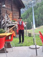 280 Zermatt - Raclette-Abend Alphornspieler Martin