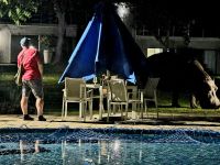 A Zambezi River Lodge - abendlicher Besuch