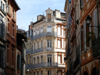 Häuserfront in Toulouse 