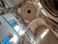 hohe Gewölbe in Cluny