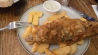 ganz traditionell Fish und Chips