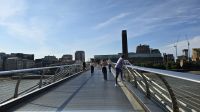 Millennium Brücke mit Blick zu The Tate Modern
