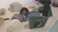 Unterschiedliche Jadesteine