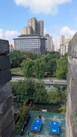 Tischtennisspieler neben der Stadtmauer von Xian