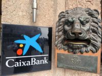 Bank und Briefkasten