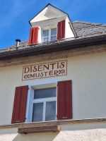 Disentis: Wechsel von Matterhornbahn zu Rhätische Bahn