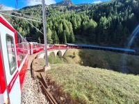 Der Berninaexpress bei der Talfahrt