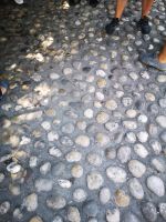 Wieviele Füsse gingen schon über dieses Steinpflaster?