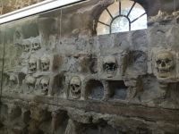 Die Schädel den serbischen Aufständischer