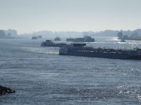 Emmerich - starker Verkehr auf dem Rhein